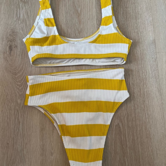 Forever 21 stripped bikini - Picture 2 of 2